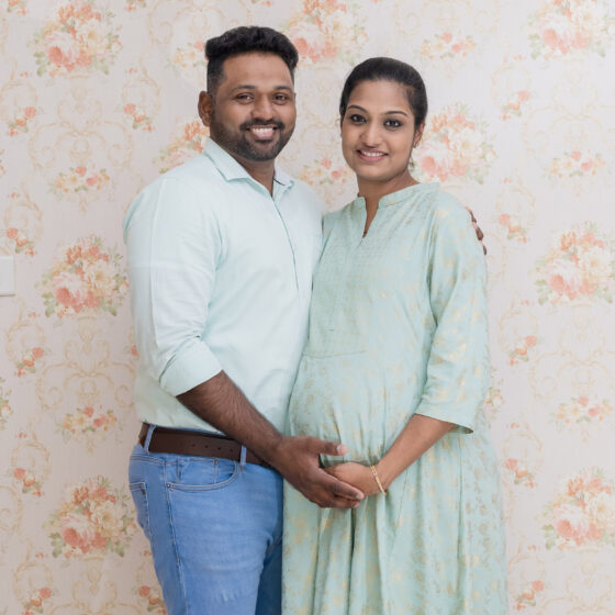 newborn baby parent posing maternity photography abudhabi by saheera