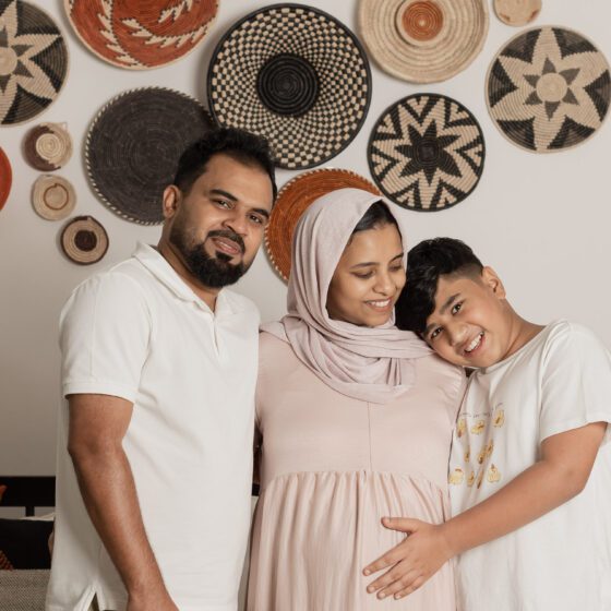 newborn baby parent posing maternity photography abudhabi by saheera