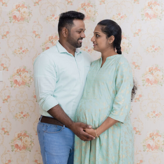 newborn baby parent posing maternity photography abudhabi by saheera