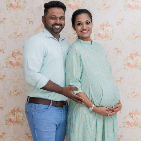 newborn baby parent posing maternity photography abudhabi by saheera