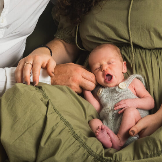 newborn baby parent posing photography abudhabi by saheera